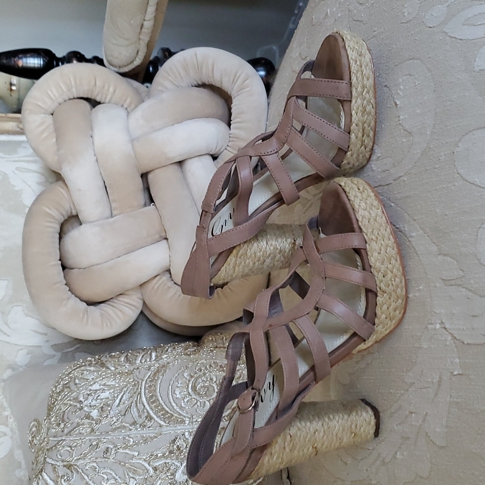 Envy Taupe Heeled Sandals size 8M New